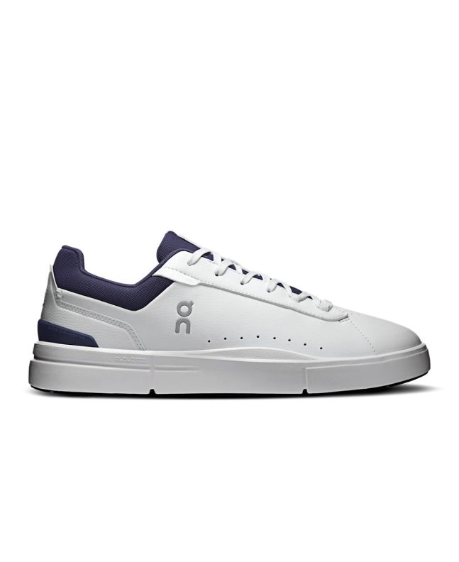 Zapatillas On Running The Roger Advantage color blanco y azul medianoche para hombre