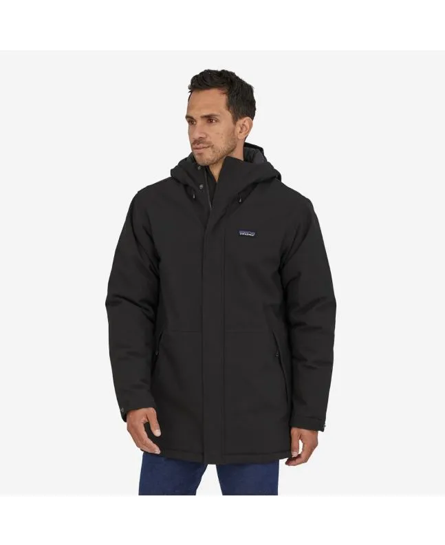 Hombre con Parka Patagonia M's Lone Mountain negra 