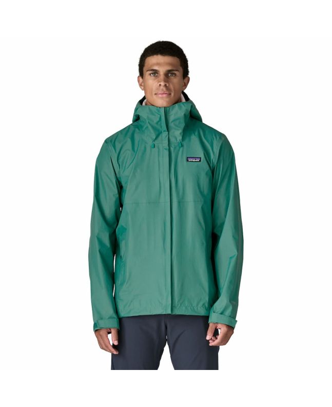 Hombre con chubasquero plegable Patagonia Torrentshell 3L Rain Jacket Gem Green