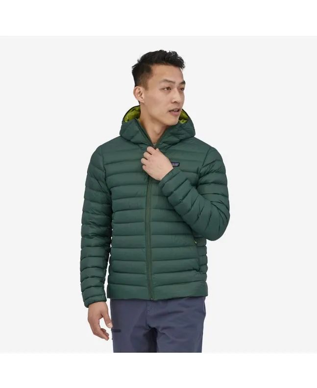 Hombre con chaqueta acolchada plegable con capucha Patagonia M's Down Sweater Hoody verde