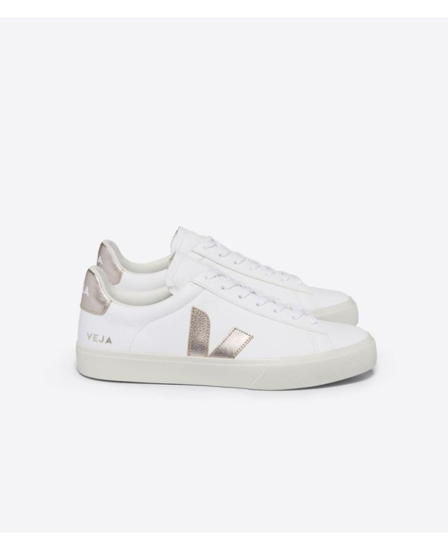 Zapatillas Veja Campo Chromefree Leather Blancas con logo platino