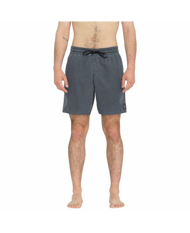 Hombre con Boardshort Volcom Center Trunk 17" Dark Slate