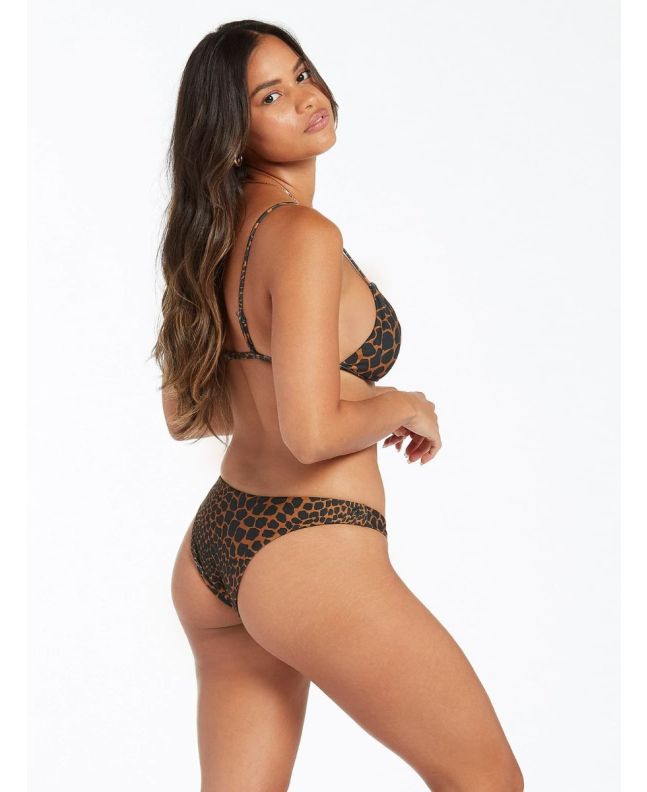 Mujer con Braguita de bikini Volcom Gone Wild estampado leopardo 