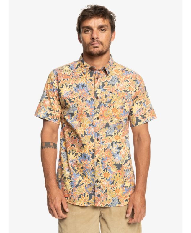 Hombre con Camisa surfera de manga corta Quiksilver Surfadelica Negro Floral 