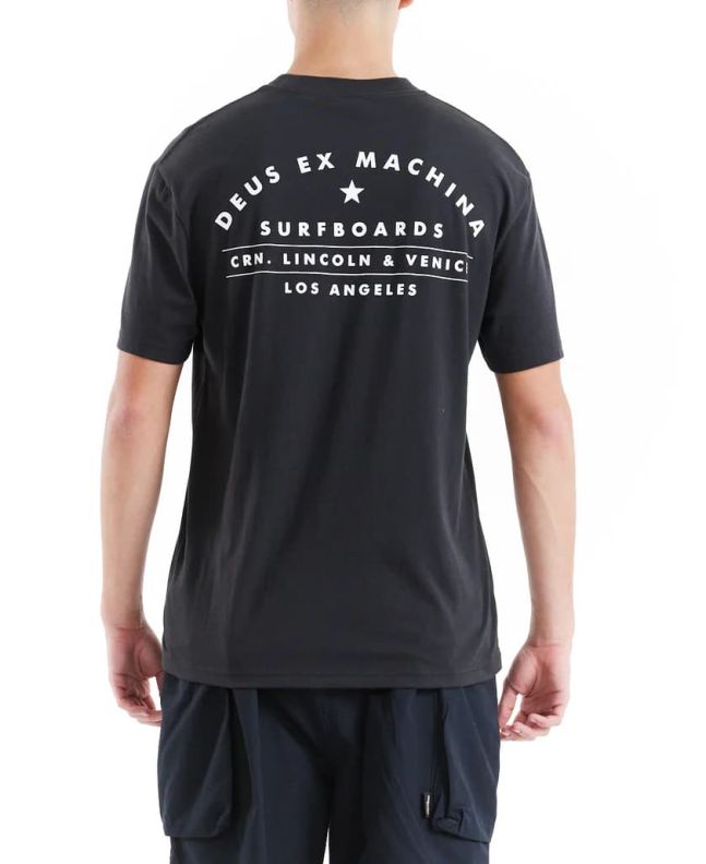 Hombre con Camiseta de manga corta Deus Ex Machina Los Angeles Surf Address Negra 