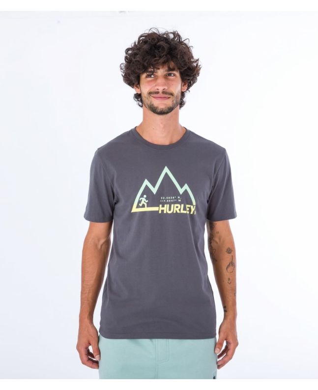 Hombre con camiseta de manga corta Hurley EVD Explore Mountain Man gris