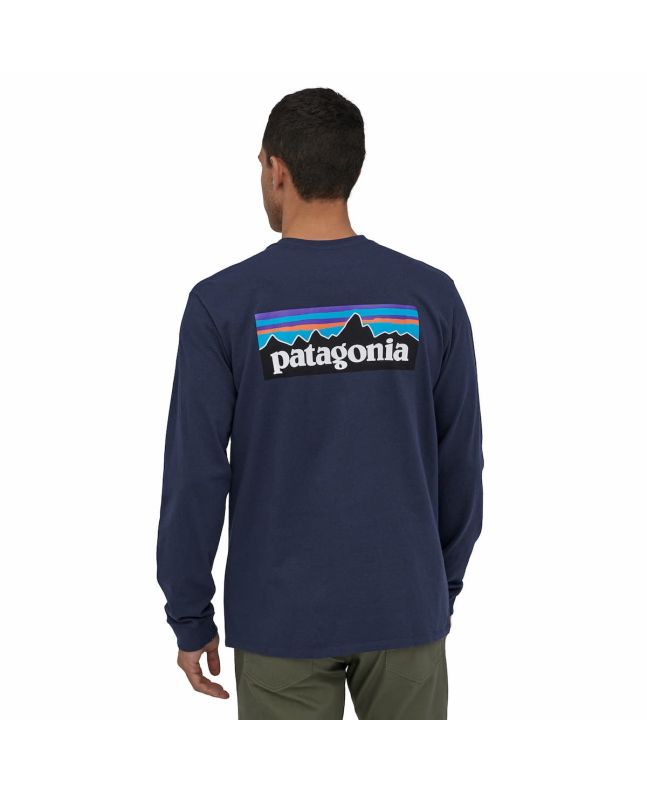 Hombre con Camiseta de manga larga Patagonia M's LS P-6 Logo Responsibili-Tee Azul Marino