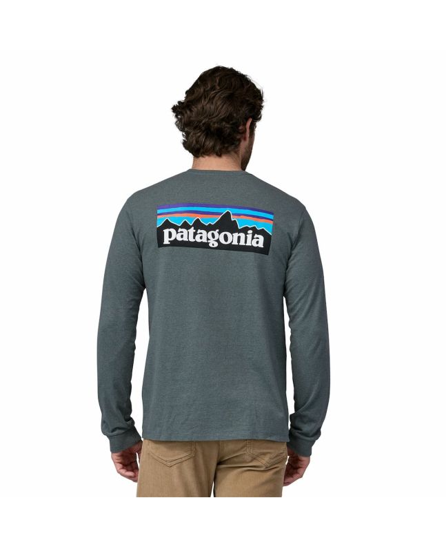 Hombre con Camiseta de manga larga Patagonia M's LS P-6 Logo Responsibili-Tee Verde 