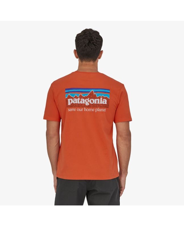 Hombre con Camiseta orgánica de manga corta Patagonia P-6 Mission naranja