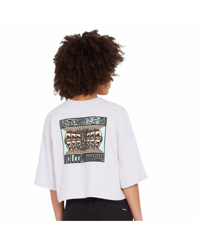 Mujer con camiseta cropped de manga corta Volcom Drumstone lavanda