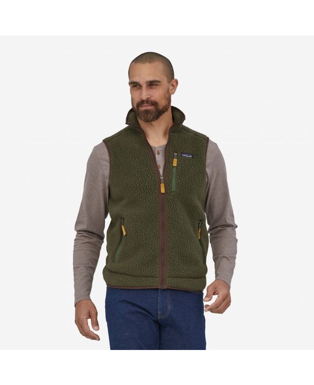 Hombre con chaleco polar Patagonia M's Retro Pile Vest verde