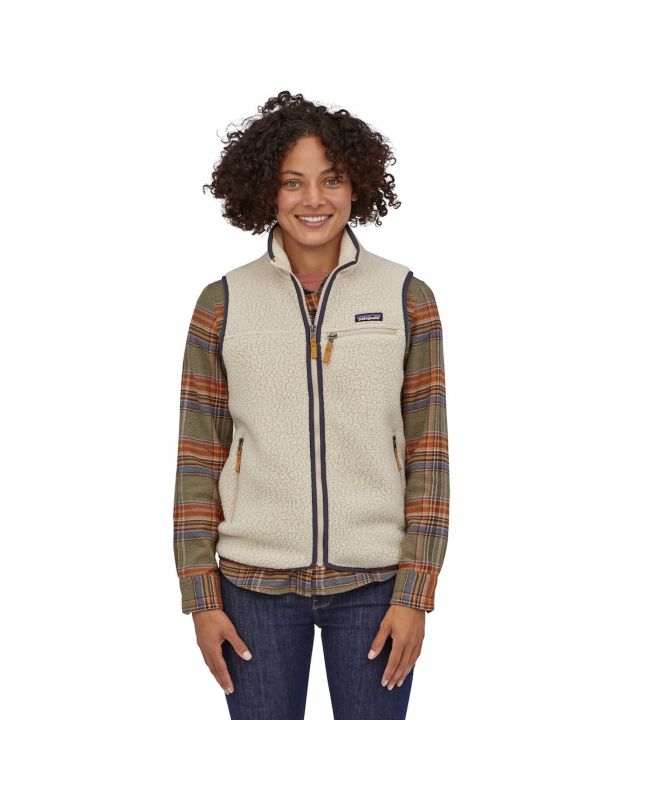 Mujer con chaleco de forro polar Patagonia Retro Pile Vest Pelican
