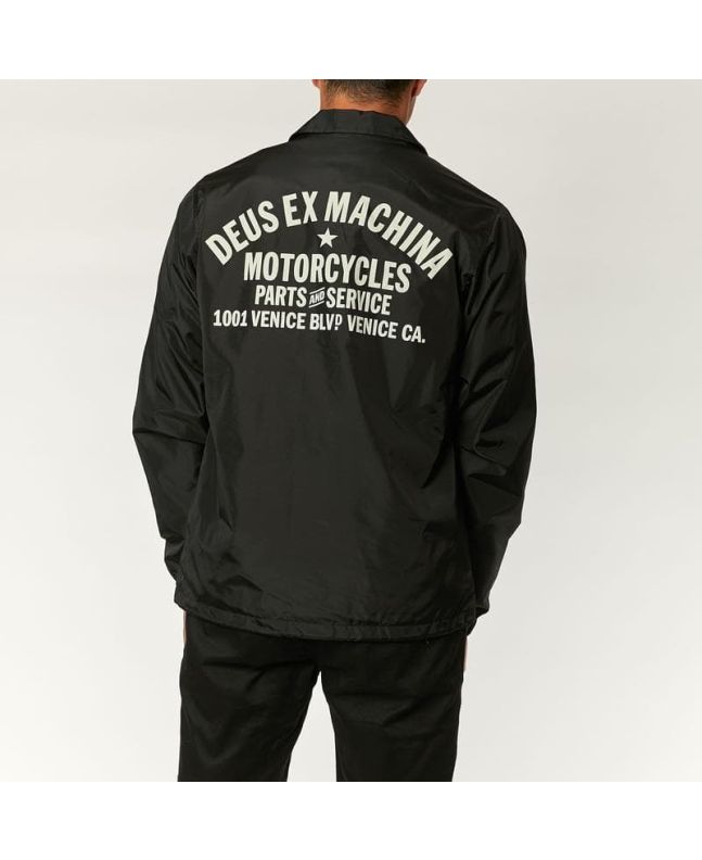 Hombre con chaqueta Deus Ex Machina Venice Coach negra 