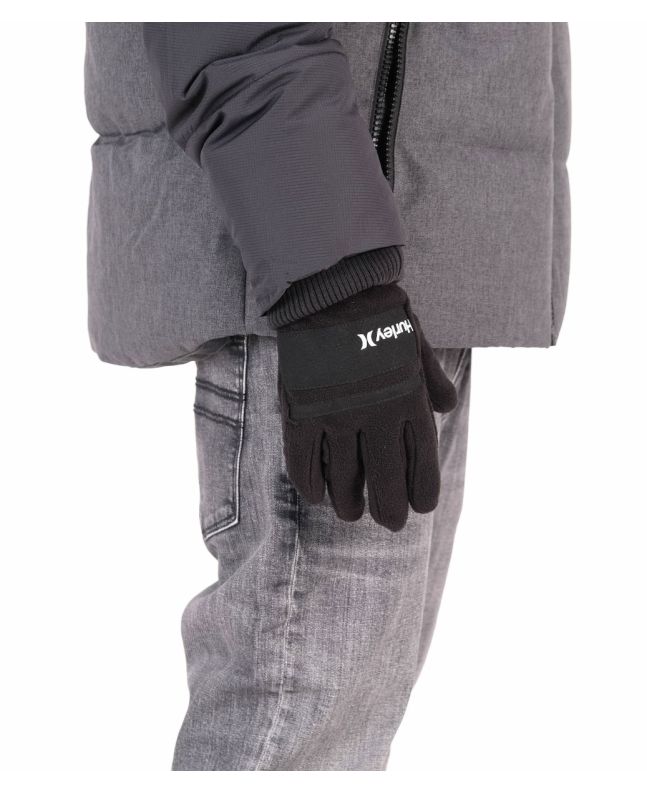 Hombre con guantes Hurley Arrowhead fleece en color negro 