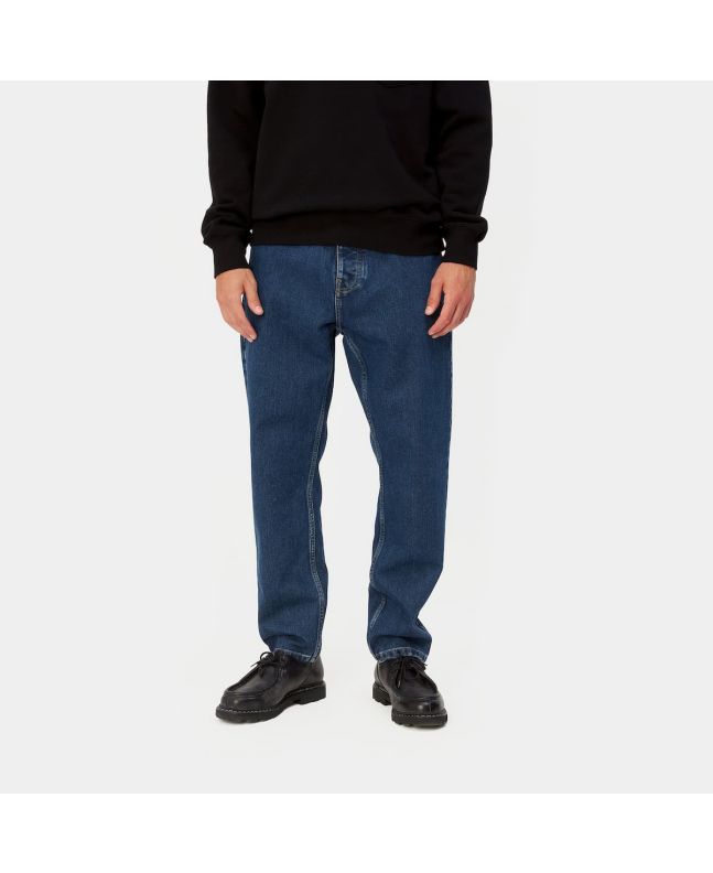 Hombre con Pantalón Vaquero de corte ajustado relajado Carhartt WIP Newel Pant azul lavado a la piedra