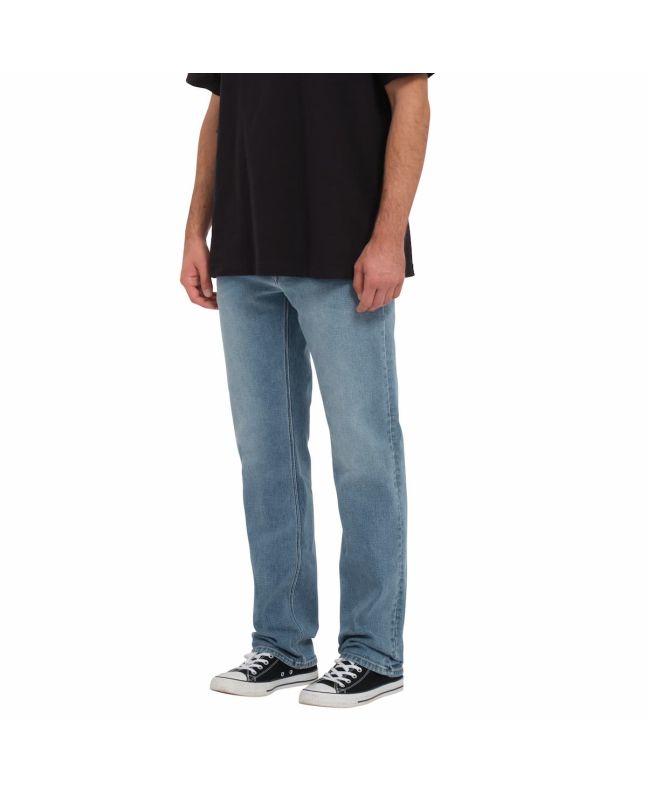 Hombre con Pantalón Vaquero Volcom Solver Denim Old Town Indigo 
