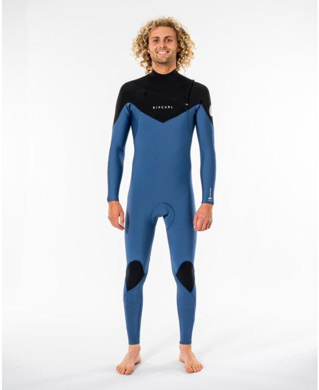 Hombre con traje de neopreno con cremalllera en el pecho Rip Curl Dawn Patrol 5/3mm Steamer azul y negro