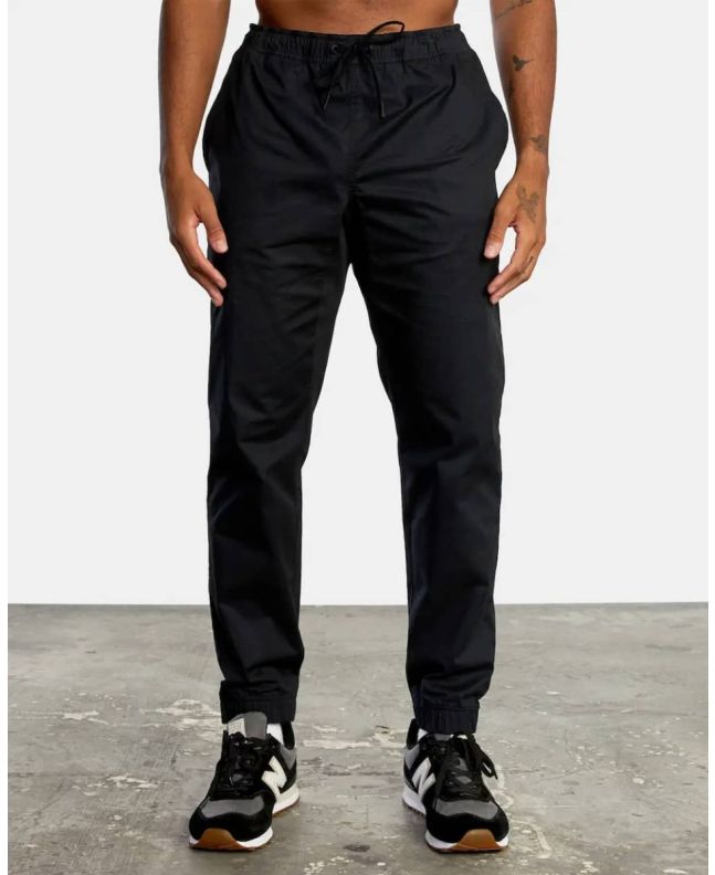 Hombre con pantalón de chándal RVCA VA Sport Spectrum Cuffed negro