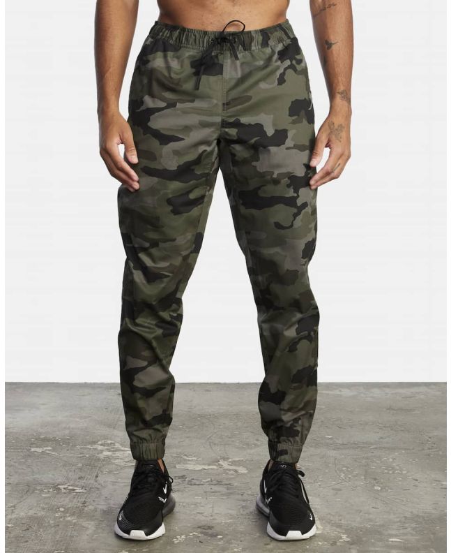Hombre con pantalón de chándal RVCA VA Sport Spectrum Cuffed camuflaje