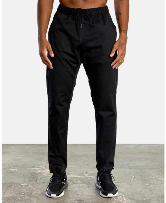 Hombre con pantalón Deportivo Rvca VA Sport Spectrum III negro
