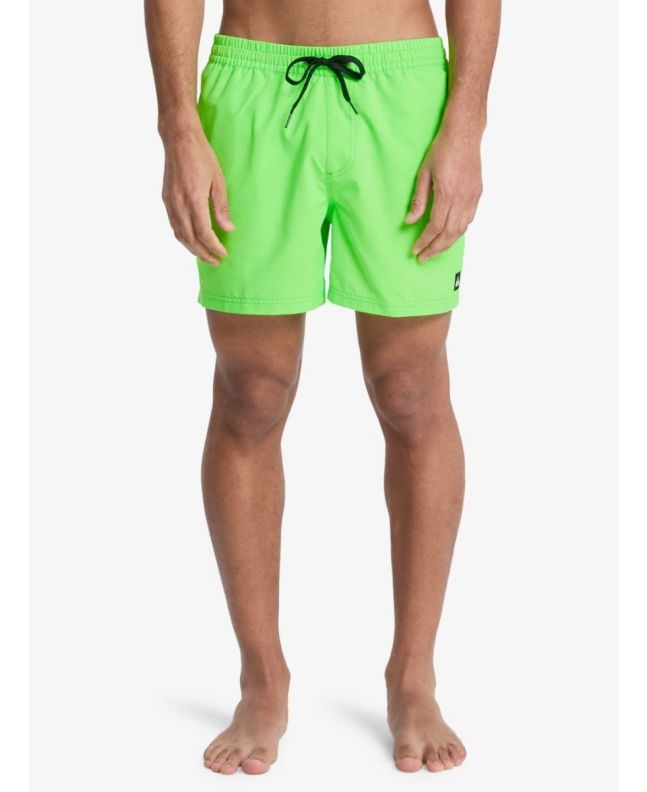 Hombre con Bañador Quiksilver Everyday Solid Volley 15'' Verde Lima