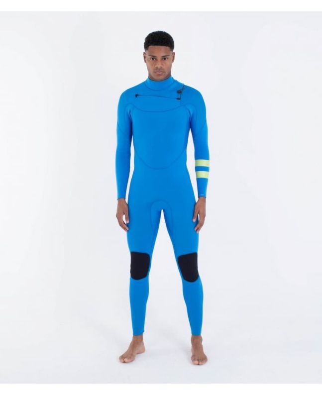 Hombre con traje de surf Hurley Air 4/3mm Fullsuit Azul Lagoon
