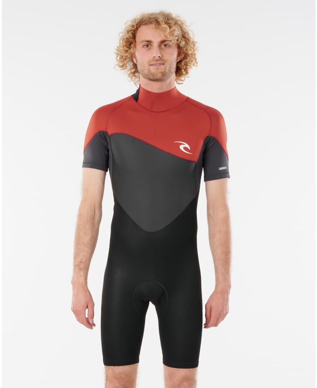 Hombre con Neopreno corto de primavera con cremallera en la espalda Rip Curl Omega Springsuit 1.5mm Negro y granate