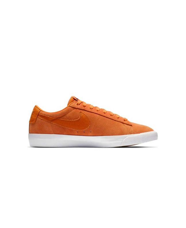 Zapatillas de skateboard Nike SB Blazer Low GT naranjas con suela blanca para hombre