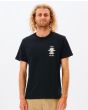 Hombre con Camiseta Rip Curl Search Icon negra frontal