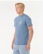 Hombre con Camiseta de manga corta Rip Curl Search Icon Azul Bluefin lateral