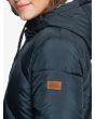 Mujer con chaqueta larga impermeable Roxy Storm Warning negra parche