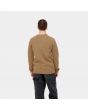Hombre con jersey de lana Carhartt WIP Anglistic Sweater marrón posterior