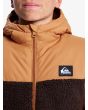 Niño con anorak aislante Quiksilver Scaly Reversible Marrón almendra reverso sherpa logo