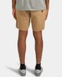 Hombre con short Element Sawyer 18" caqui posterior