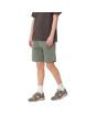 Hombre con Bermudas Carhartt WIP John Short Park Garment Dyed Verdes lateral