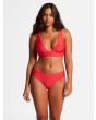 Mujer con Braguita de Bikini sin costuras Volcom Skimpy Simply Seamless roja frontal 