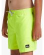 Niño con bañador Quiksilver Everyday Solid Volley Youth 14'' Amarillo Neón cintura elástica