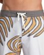 Hombre con Bañador Boardshort RVCA Cross Up Trunk 16' Camel cordón