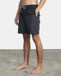Hombre con Bañador boardshort RVCA Curren Trunk negro lateral izquierda 