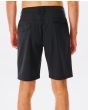 Hombre con bermudas sumergibles Rip Curl Phase Nineteen Boardwalk 19" negras posterior