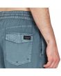 Hombre con Bañador Boardshort elástico Volcom Center Trunk 17" azul bolsillo