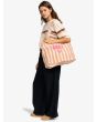 Mujer con Bolsa de playa Roxy Fairy Beach color Salmón con estampado a rayas 