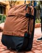 Bolsa de viaje grande con ruedas Rip Curl F-Light Global Searchers 110L Marrón Lifestyle