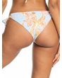 Mujer con braguita de bikini Roxy Island In the Sun Tide Side azul con estampado floral posterior