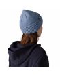 Mujer con Gorro de invierno Patagonia Brodeo Beanie Azul Barnacle posterior