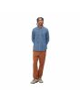 Hombre con camisa de pana fina Carhartt WIP Madison Fine Cord LS Azul Sorrento y Blanco Cera ajuste
