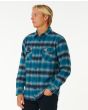 Hombre con Camisa de franela Rip Curl Count Flannel Azul a cuadros lateral