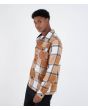 Hombre con camisa de franela Hurley Ranger marrón a cuadros lateral