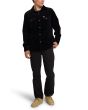 Hombre con Camisa de pana Deus Ex Machina Western Cord Negra ajuste relajado