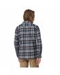 Hombre con camisa de franela Patagonia Organic Cotton Midweight Fjord Fields Azul Marino posterior